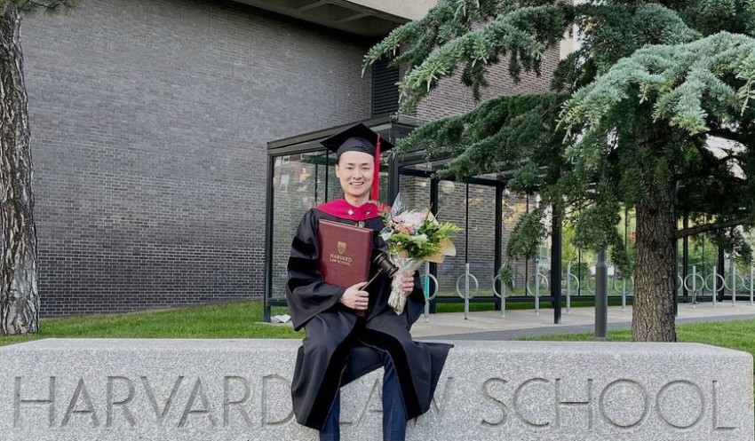 Dulu Kuliah Terkendala Biaya, Kini Lulusan Terbaik Harvard Ini Bisa Kasih Beasiswa