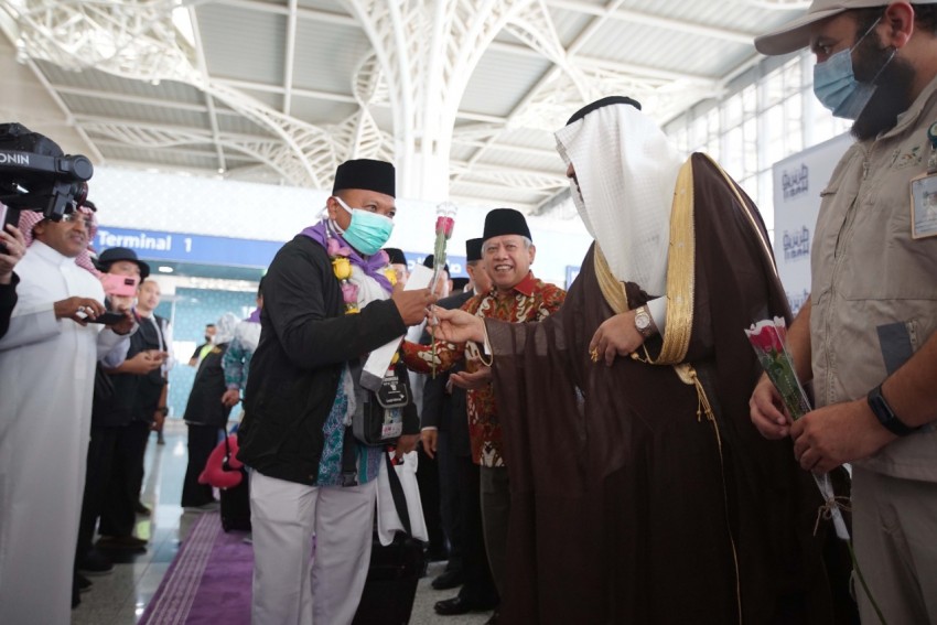 Perdana, Jemaah Haji Kloter 1 Embarkasi Solo Mendarat di Madinah
