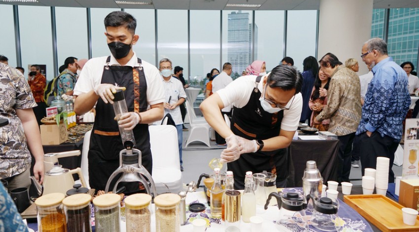 Jamu Minuman Herbal Alami untuk Menjaga Kesehatan Tubuh