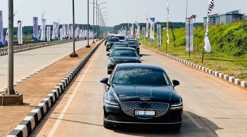 Kunker ke Batang, Presiden Jokowi Jajal Mobil Listrik