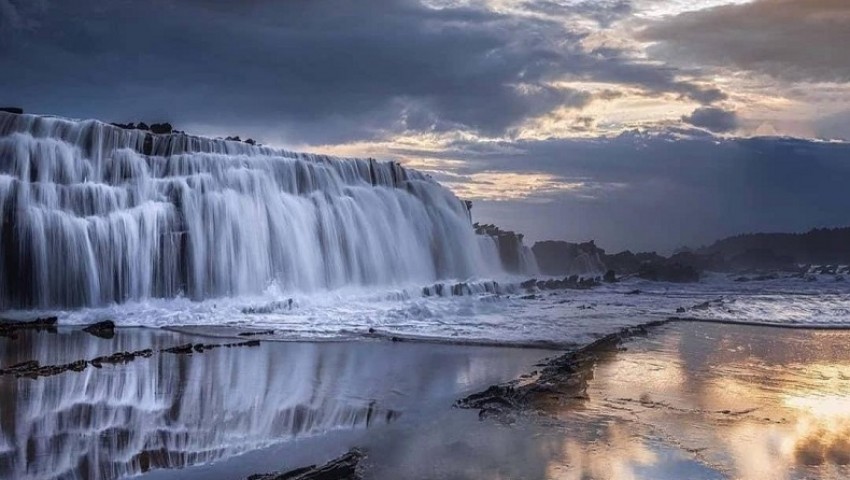 Wisata di Pantai Karang Taraje, Lihat Fenomena Karang Bersusun