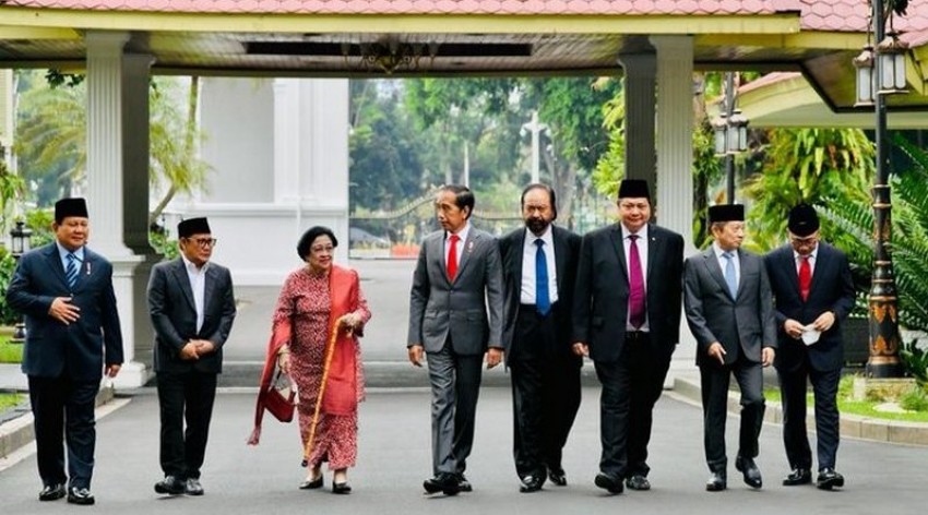 Ramai Parpol Merapat ke Istana, Demokrasi Kian Merana