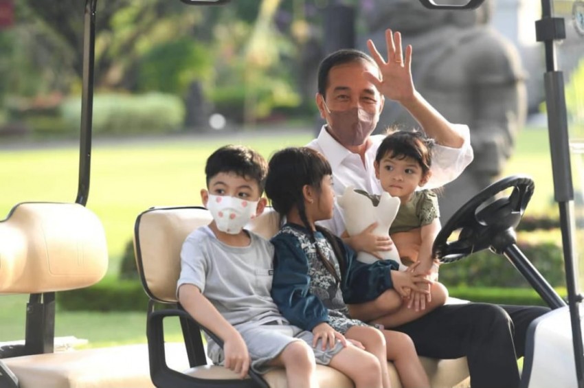 Unggah Foto Bersama Cucu di Hari Ulang Tahun, Ini Harapan Jokowi