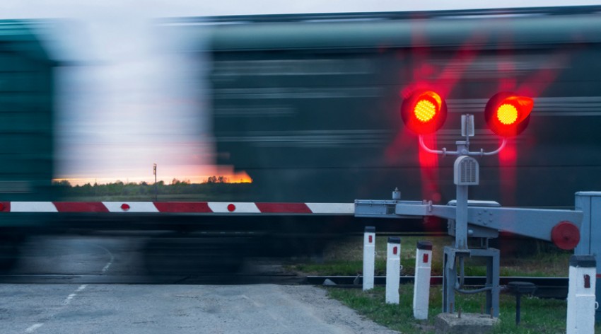 Ini Tips Aman Saat Melewati Lintasan Kereta Api