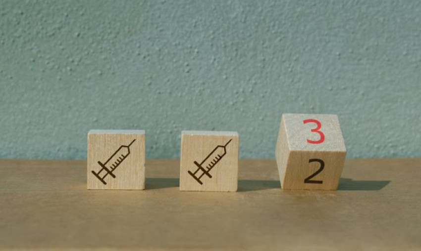 Pemerintah Tetapkan Vaksinasi Booster Jadi Syarat Wajib Perjalanan