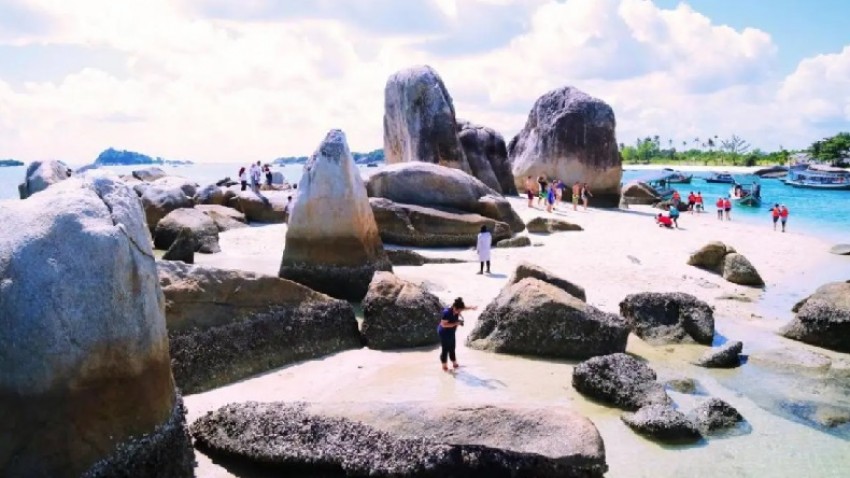 Tempat Wisata di Belitung, Yuk Berkunjung ke Pulau Batu Berlayar