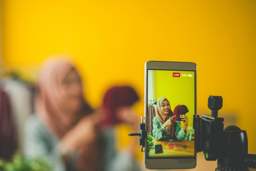 Marak Livestream Shopping, Peneliti Indef: Masyarakat Butuh Visual