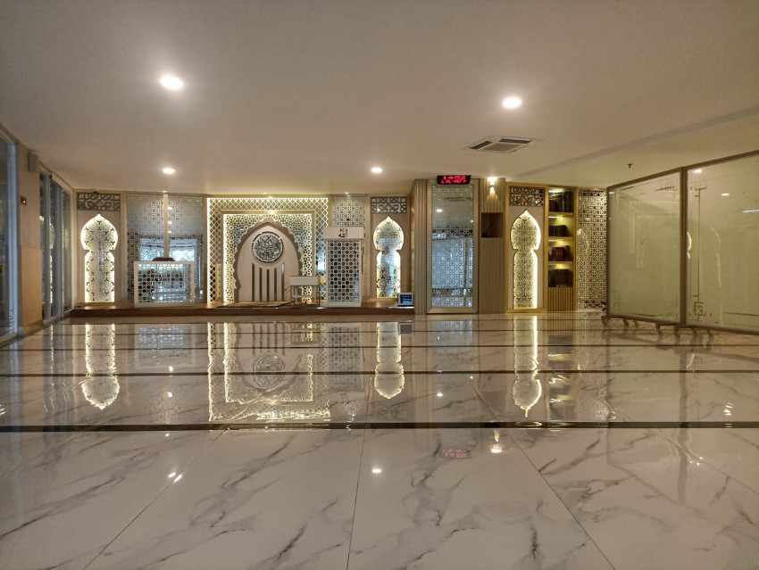 Paduan Corak Modern Dominasi Interior Masjid di Thamrin Residence