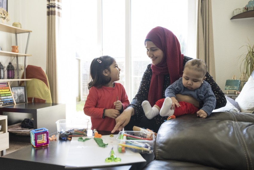 Punya Tantangan Sendiri, Begini Tips Parenting di Negeri Minoritas Muslim
