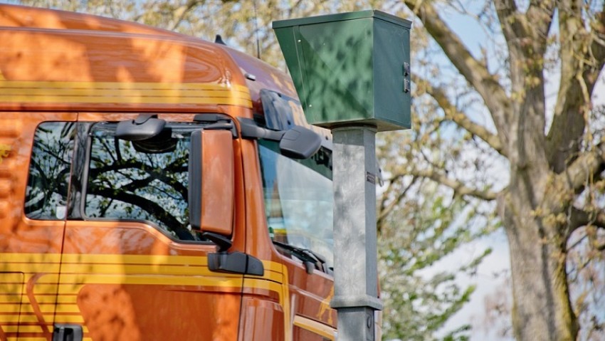 Kenali Istilah Blind Spot Pengendara Truk, Jauhi 4 Titik Bahaya