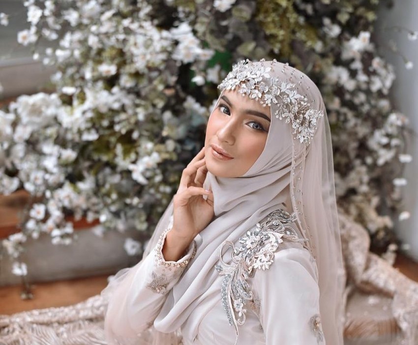 Riasan Syar'i: Sempat Dicibir karena Tanpa Bulu Mata Palsu dan Cukur Alis