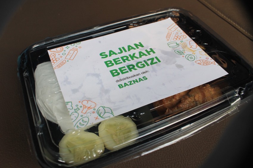 Baznas Distribusi Paket Makanan Siap Saji untuk Pekerja Nonformal
