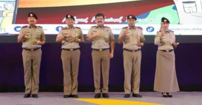 Seragam Baru ATR/BPN, Ada Baret dan Tongkat Komando seperti Militer