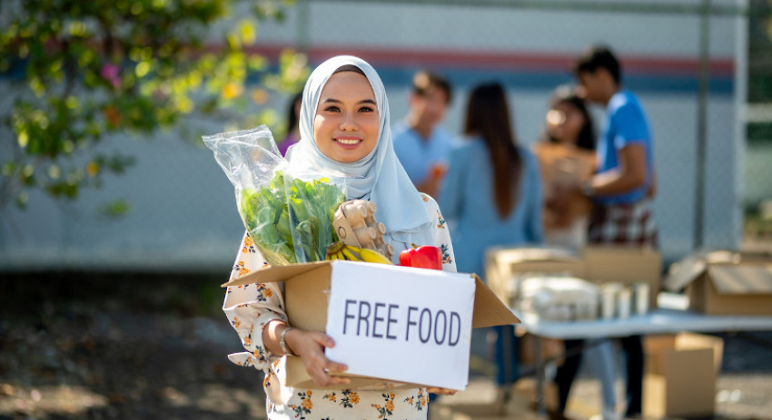 Wajib Dipahami Setiap Muslim, Ini Perbedaan Infak dan Sedekah