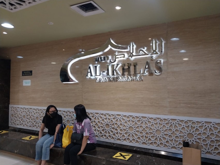 Ruang Wangi dan Serba Terpisah, Yuk Intip Masjid Al-Ikhlas Mal Kokas
