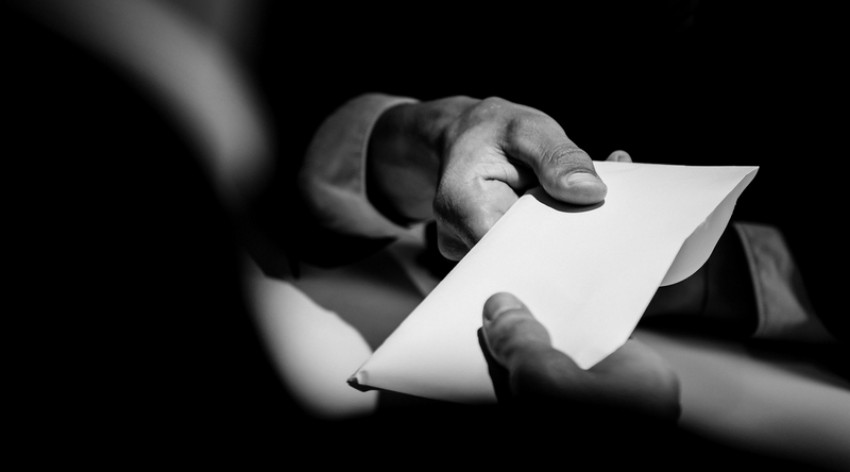 Begini Islam Memandang Budaya Menerima dan Mengembalikan Amplop Sumbangan