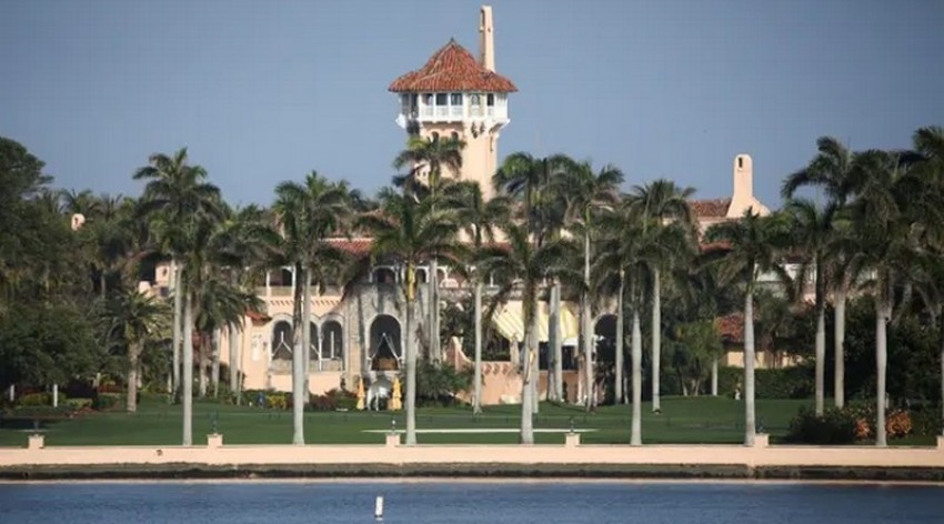 FBI Gerebek Rumah Donald Trump di Florida
