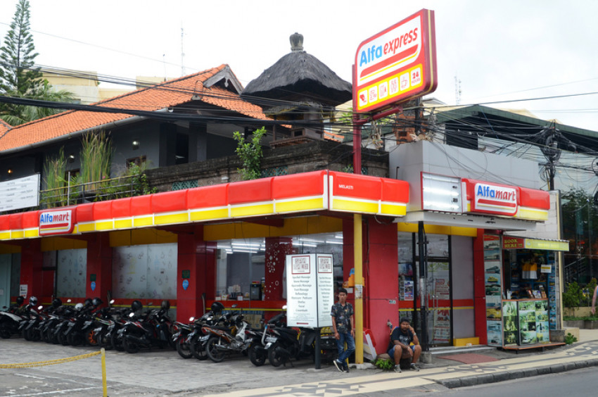 Viral, Pegawai Alfamart Diperintah Minta Maaf oleh Pengutil Cokelat