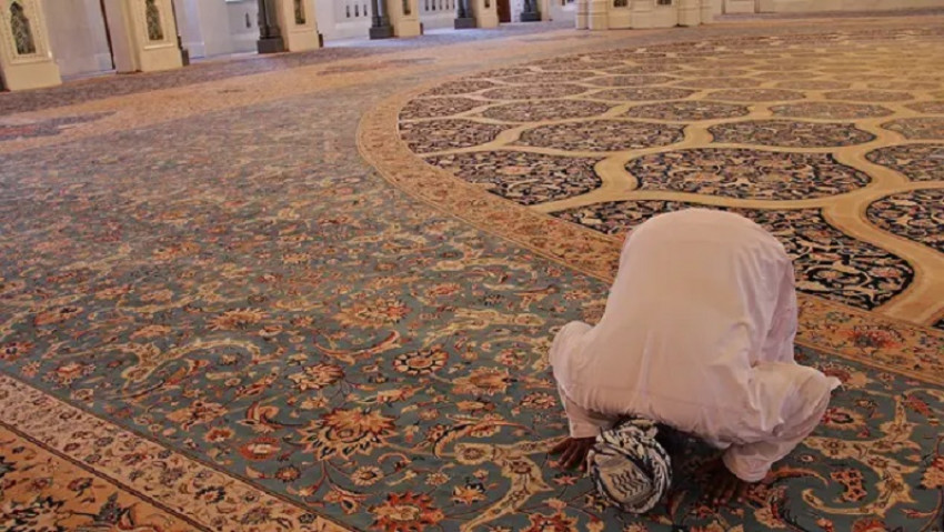 Tafsir Al-Baqarah Ayat 238: Perintah Pelihara Salat dan Khusyuk