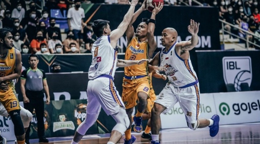 Hasil Semifinal Pertama: Satria Muda Taklukkan Prawira Bandung 85-77