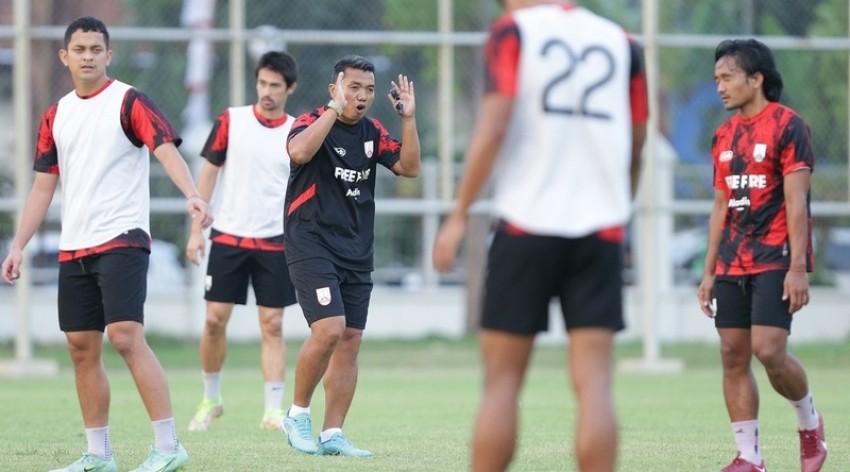 Ditunjuk Caretaker Persis Solo, Rasiman Siap Tambal Kekurangan Tim