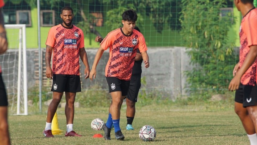 PSIS Semarang Lepas Sponsor Skor 88 News di Jersey Latihan