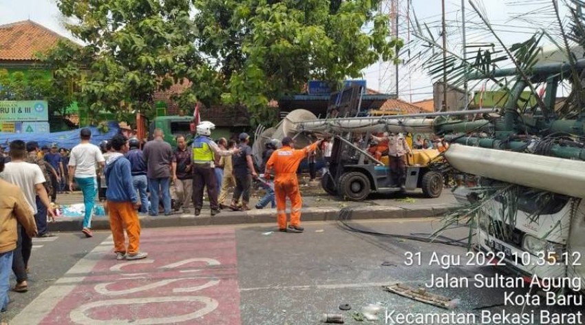 Kecelakaan Maut Truk Trailer di Bekasi, 10 Orang Tewas