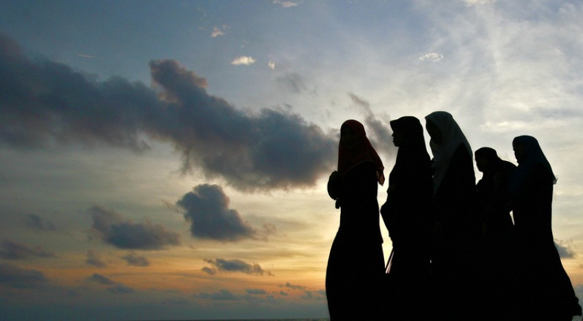 Jilbab Dikambinghitamkan Jadi Penyebab Siswi Depresi, Ini Kata Buya Yahya