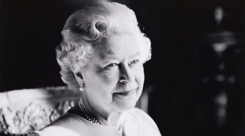Ratu Elizabeth II Wafat, Klub-klub Inggris Kompak Kenakan Atribut Hitam