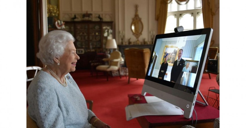 Anti 'Gaptek', Ini Deretan Teknologi Pernah Dipakai Ratu Elizabeth II