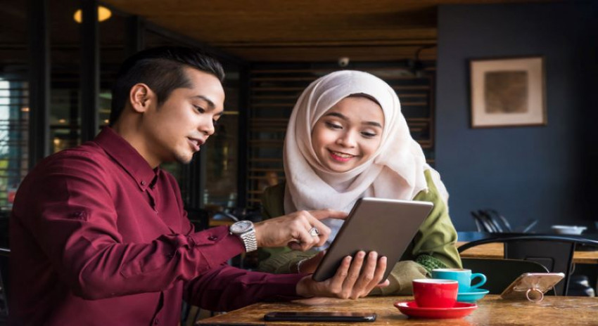 Hukum Suami Kontrol Keuangan Rumah Tangga, Begini Kata Buya Yahya