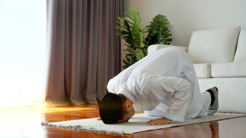 Bacaan dan Tuntunan Lengkap Sujud Tilawah, Lakukan Saat Dengar Ayat Sajdah