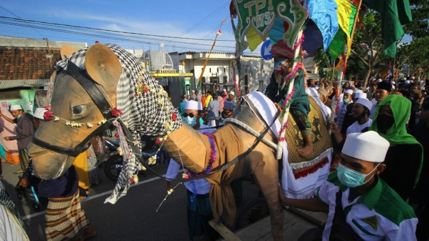 Begini Penjelasan Ustadz Adi Hidayat soal Maulid dan Maulud