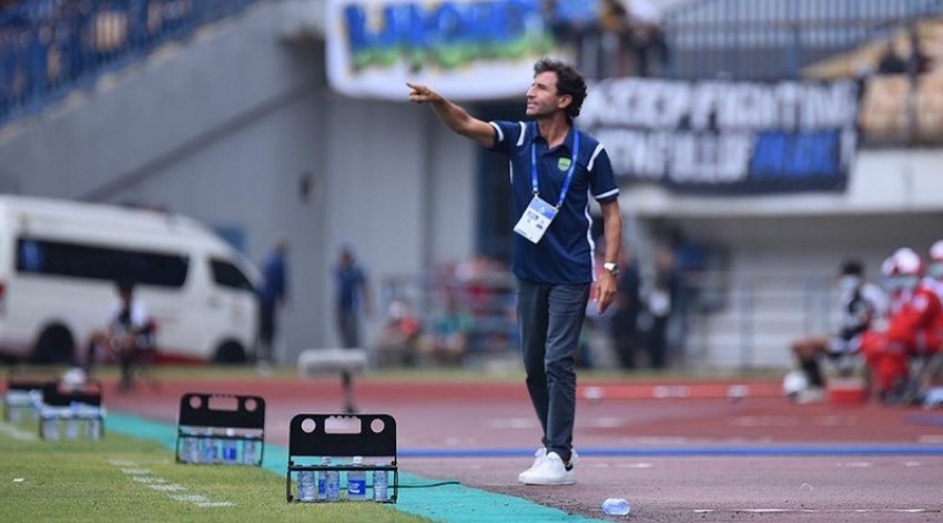 Jelang Persib vs Persija: Menunggu Hasil Eksperimen Luis Milla