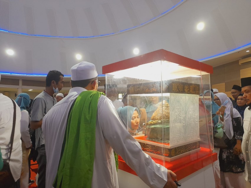 Tumbuhkan Cinta Rasul, Masjid Al-A'zhom Pamerkan Artefak Peninggalan Nabi Muhammad SAW