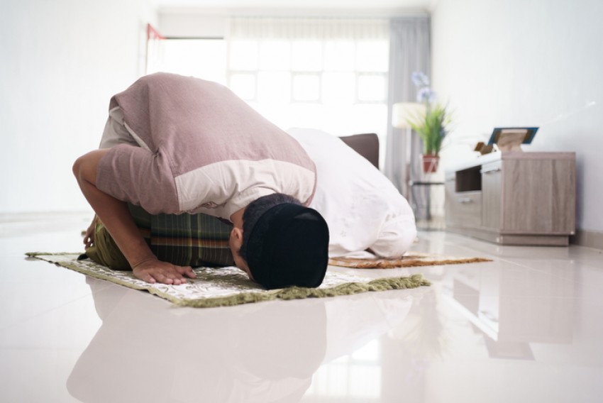 Siapa Tinggalkan Salat, Rugi Nikmat Sehat dari Sujud