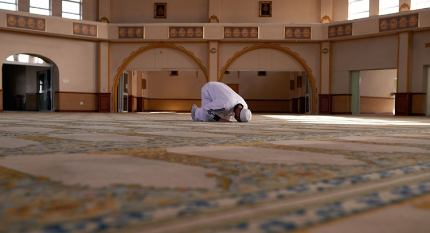 Keistimewaan Sujud saat Salat Kata Imam Al-Ghazali