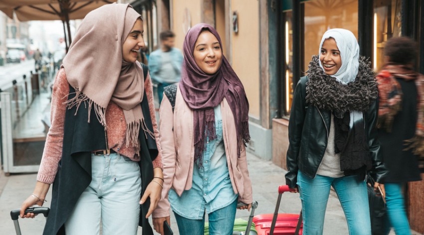 Benarkah, Perempuan Tak Pakai Jilbab di Rumah Bakal Digoda Setan?