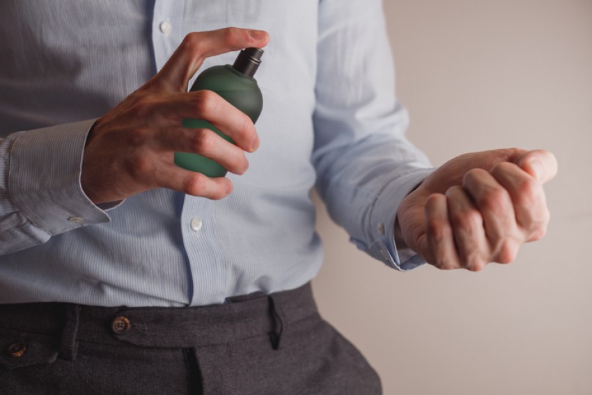 Tak Memabukkan, Parfum Beralkohol Boleh Dipakai saat Salat