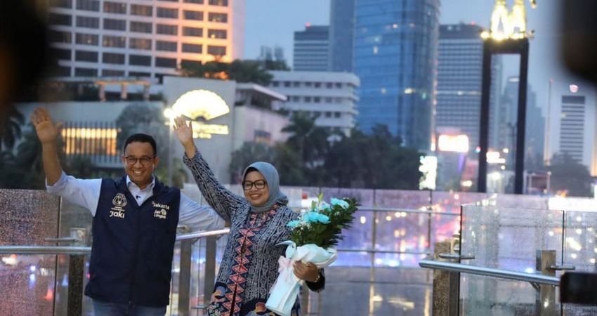 Menikmati Keindahan HI Melalui Anjungan Halte Transjakarta