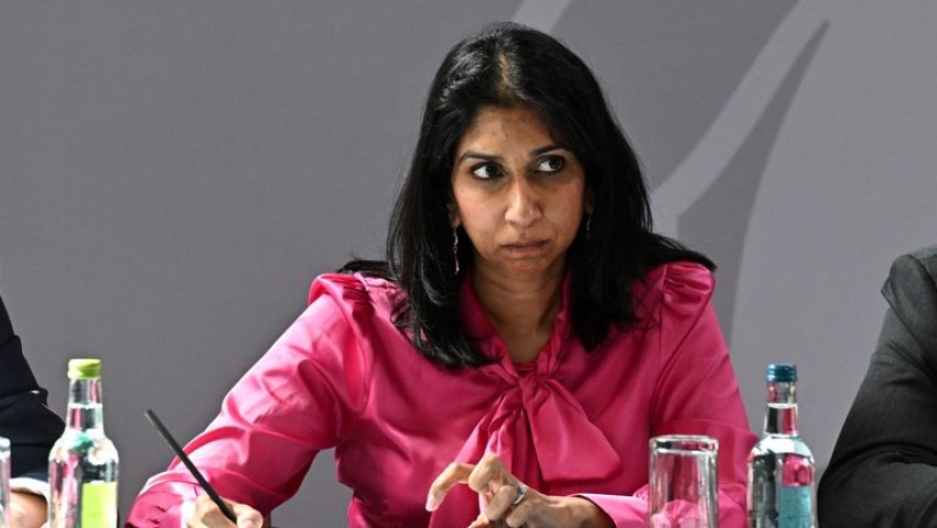 Salah Kirim Email Dinas Pakai Akun Pribadi, Mendagri Inggris Mundur