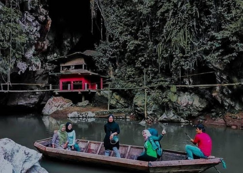 Menjelajahi Gua Nan Panjang, Destinasi Wisata Alam di Simarasok