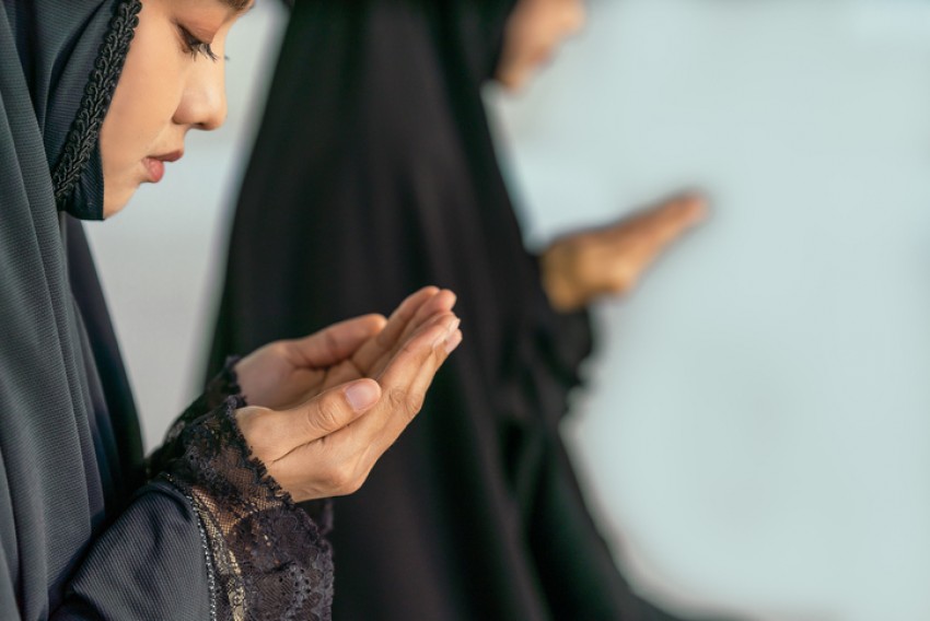 Istighfar, Salat, hingga Umrah, Cara Muslim Jeda dari Masalah