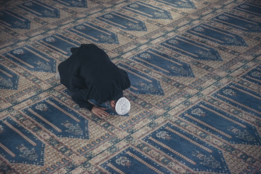 Salah Satu Kebiasaan Orang Saleh, Beristighfar Saat Menunggu Adzan Subuh