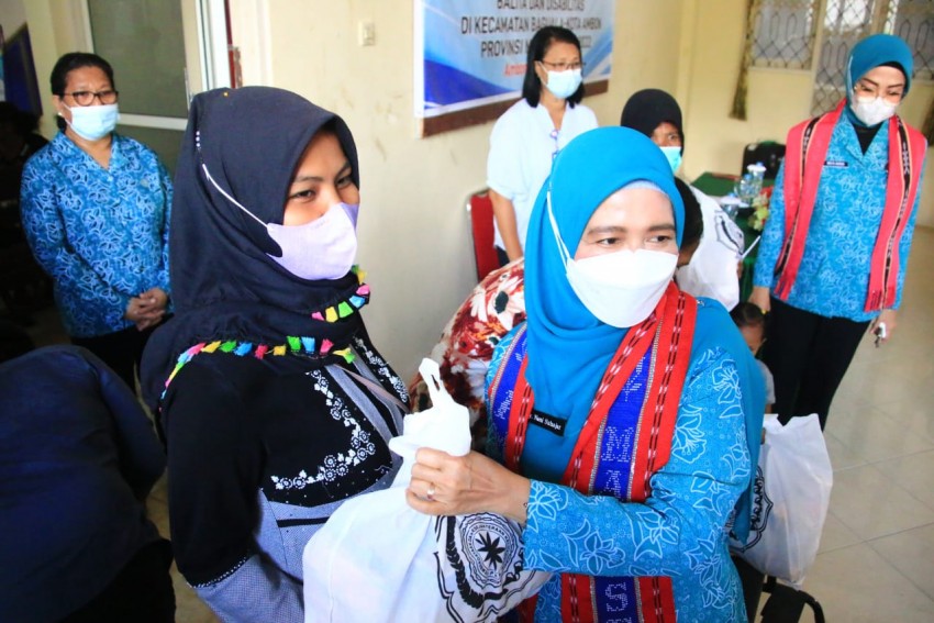 TP PKK Pusat Salurkan Bantuan di 5 Kecamatan di Maluku