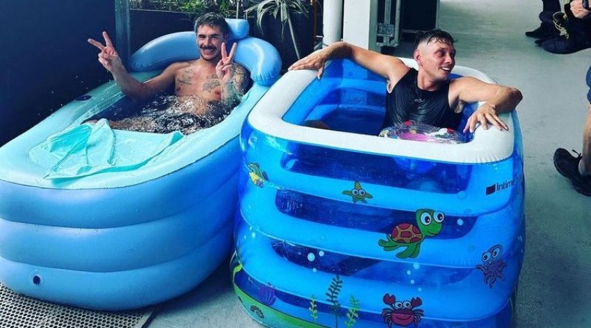 Aksi Lucu Pebalap WSBK Mandalika: Berendam di Kolam Anak-anak