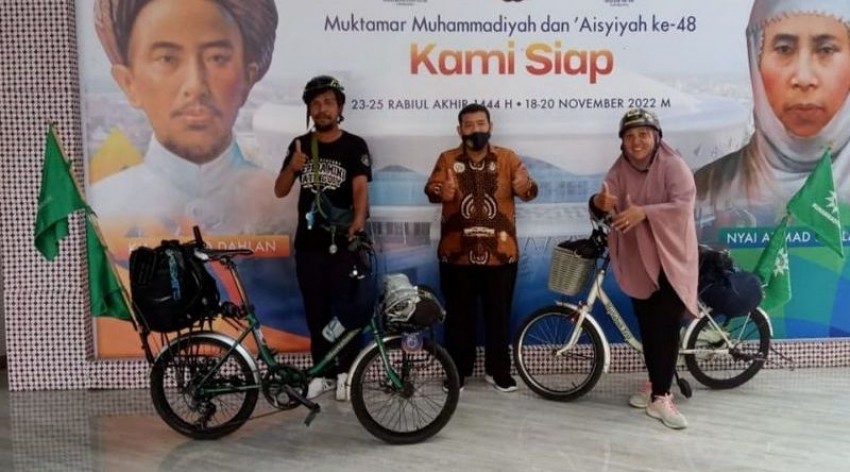 Suami-Istri Bersepeda 300 Kilometer Demi Muktamar Muhammadiyah