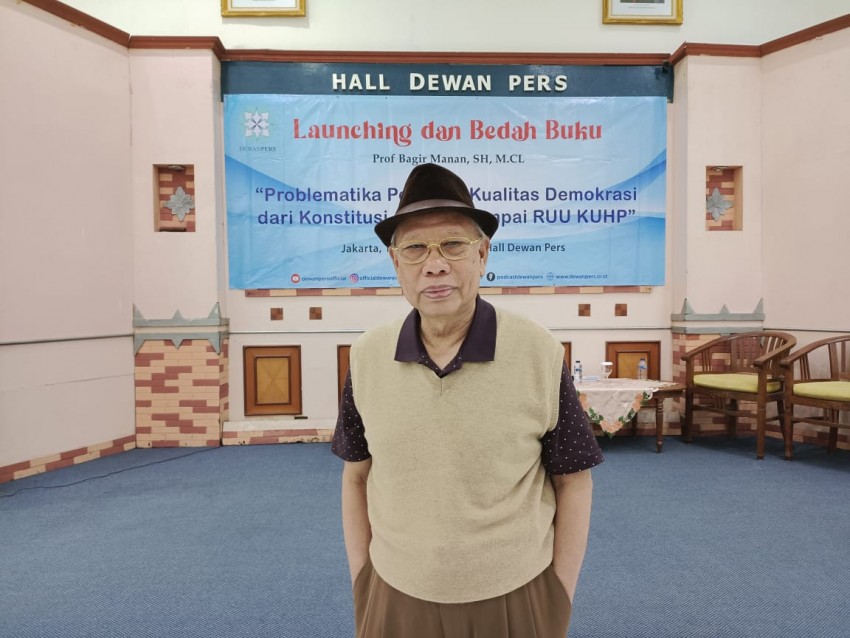 Membaca dan Menulis Buku, Cara Produktif Bagir Manan Isi Waktu