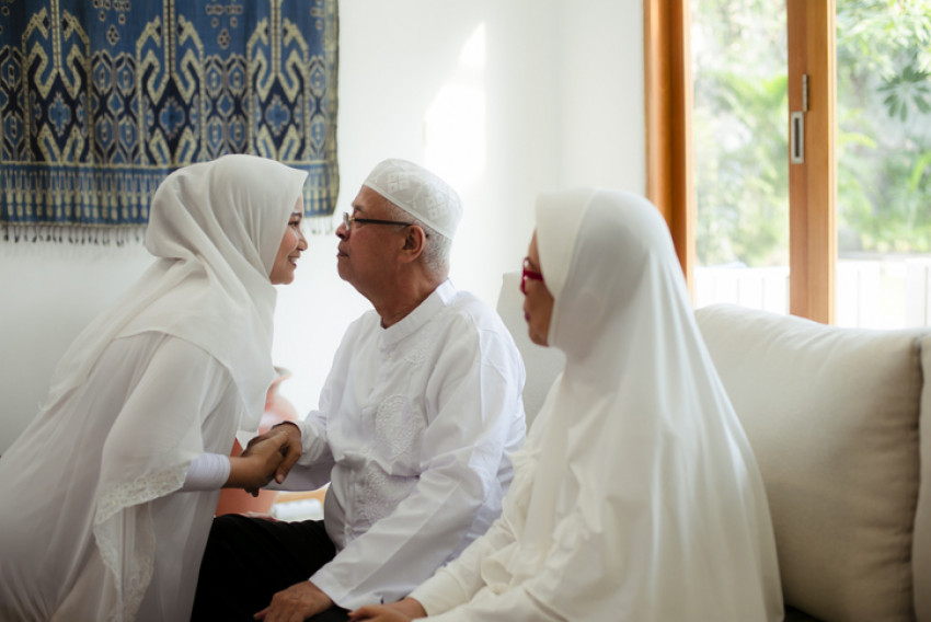 Berinfak ke Orangtua Bisa Jadi Solusi Entaskan Berbagai Masalah