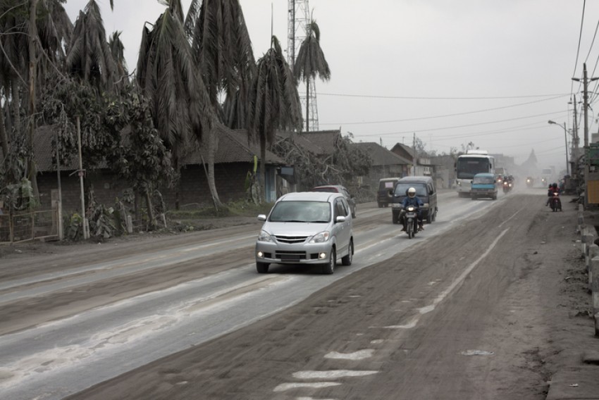 7 Cara Darurat Cuci Mobil yang Terkena Abu Vulkanik Gunung Berapi
